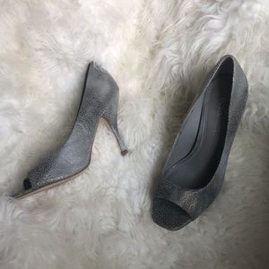 LEATHER BCBG HEELS